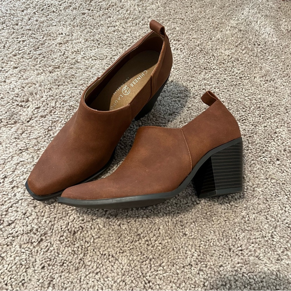 Women’s Chinese Laundry brown heeled ankle booties size 7